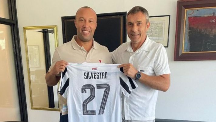 Glorie calcistiche, Mikael Silvestre al derby di Belgrado: onori di casa Partizan - immagine 1