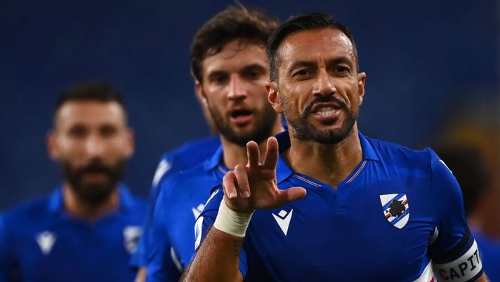 Sampdoria's Italian forward Fabio Quagliarella (R) celebrates with teammates after scoring a goal during the Italian Serie A football match between Sampdoria and Lazio at the Luigi Ferraris Stadium in Genoa, on October 17, 2020. (Photo by MARCO BERTORELLO / AFP) (Photo by MARCO BERTORELLO/AFP via Getty Images) Samp, cambi di formazione pronti: non solo Bereszynski e Quagliarella - immagine 1