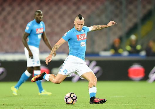 NAPLES, ITALY - SEPTEMBER 24: Marek Hamsik of Napoli in action during the Serie A match between SSC Napoli and AC ChievoVerona at Stadio San Paolo on September 24, 2016 in Naples, Italy. (Photo by Francesco Pecoraro/Getty Images) NAPLES, ITALY - SEPTEMBER 24: Marek Hamsik of Napoli in action during the Serie A match between SSC Napoli and AC ChievoVerona at Stadio San Paolo on September 24, 2016 in Naples, Italy. (Photo by Francesco Pecoraro/Getty Images)