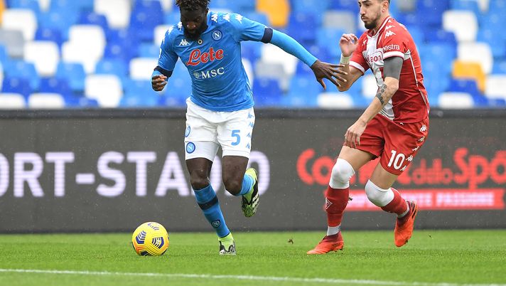 NAPLES, ITALY - JANUARY 17: Tiemoue Bakayoko of S.S.C. Napoli is challenged by Gaetano Castrovilli of ACF Fiorentina during the Serie A match between SSC Napoli and ACF Fiorentina at Stadio Diego Armando Maradona on January 17, 2021 in Naples, Italy. Sporting stadiums around Italy remain under strict restrictions due to the Coronavirus Pandemic as Government social distancing laws prohibit fans inside venues resulting in games being played behind closed doors. (Photo by Francesco Pecoraro/Getty Images) NAPLES, ITALY - JANUARY 17: Tiemoue Bakayoko of S.S.C. Napoli is challenged by Gaetano Castrovilli of ACF Fiorentina during the Serie A match between SSC Napoli and ACF Fiorentina at Stadio Diego Armando Maradona on January 17, 2021 in Naples, Italy. Sporting stadiums around Italy remain under strict restrictions due to the Coronavirus Pandemic as Government social distancing laws prohibit fans inside venues resulting in games being played behind closed doors. (Photo by Francesco Pecoraro/Getty Images)