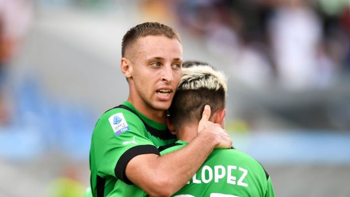 REGGIO NELL'EMILIA, ITALY - SEPTEMBER 11: Davide Frattesi of US Sassuolo celebrates with teammate Maxime Lopez after scoring their team's first goal during the Serie A match between US Sassuolo and Udinese Calcio at Mapei Stadium - Citta' del Tricolore on September 11, 2022 in Reggio nell'Emilia, Italy. (Photo by Alessandro Sabattini/Getty Images) Fantacalcio.it: “Ecco perché Frattesi ha preso 5 contro il Napoli” - immagine 1