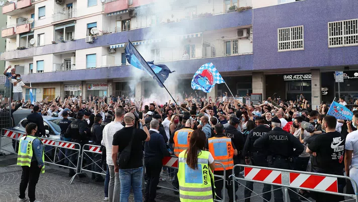 Napoli, al bando la scaramanzia: parte la colletta Scudetto nel quartiere Mercato - immagine 1