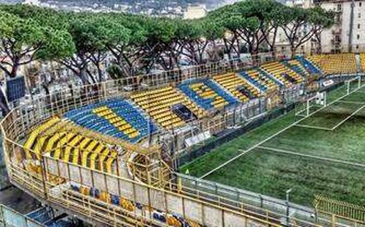Lo stadio Menti di Castellammare di Stabia Lo stadio Menti di Castellammare di Stabia
