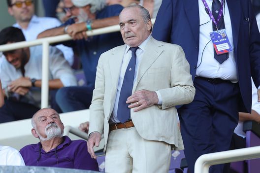 FLORENCE, ITALY - AUGUST 14: Rocco Commisso president of ACF Fiorentina looks on during the Serie A match between ACF Fiorentina and US Cremonese at Stadio Artemio Franchi on August 14, 2022 in Florence, . (Photo by Gabriele Maltinti/Getty Images) Rocco Commisso