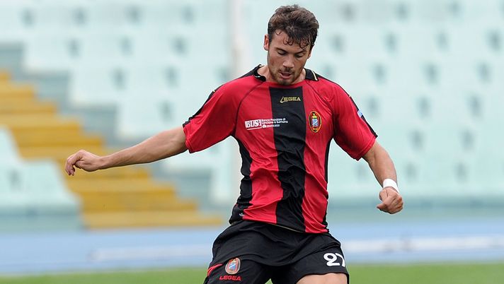 PESCARA, ITALY - SEPTEMBER 29:  Alberto Almici of Lanciano in action during the Serie B match between SS Virtus Lanciano and Modena FC at Adriatico Stadium on September 29, 2012 in Pescara, Italy.  (Photo by Giuseppe Bellini/Getty Images)  PESCARA, ITALY - SEPTEMBER 29:  Alberto Almici of Lanciano in action during the Serie B match between SS Virtus Lanciano and Modena FC at Adriatico Stadium on September 29, 2012 in Pescara, Italy.  (Photo by Giuseppe Bellini/Getty Images)