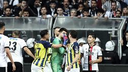 Istanbul, Besiktas-Fenerbahce derby pari: protagonisti Ghezzal e l’arbitro
