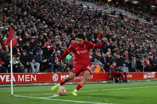 (Photo by Clive Brunskill/Getty Images) Vende abbigliamento alle stelle del calcio…come lui: il fiuto per gli affari di Alexander-Arnold- immagine 2