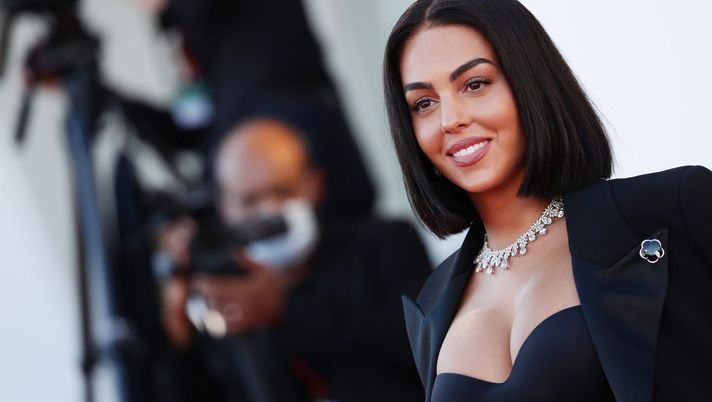 VENICE, ITALY - SEPTEMBER 01: Georgina Rodriguez attends the red carpet of the movie "Madres Paralelas" during the 78th Venice International Film Festival on September 01, 2021 in Venice, Italy. (Photo by Vittorio Zunino Celotto/Getty Images) 