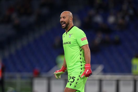 ROME, ITALY - OCTOBER 27: Pepe Reina of SS Lazio reacts during the Serie A match between SS Lazio and ACF Fiorentina at Stadio Olimpico on October 27, 2021 in Rome, Italy. (Photo by Paolo Bruno/Getty Images) ROME, ITALY - OCTOBER 27: Pepe Reina of SS Lazio reacts during the Serie A match between SS Lazio and ACF Fiorentina at Stadio Olimpico on October 27, 2021 in Rome, Italy. (Photo by Paolo Bruno/Getty Images)
