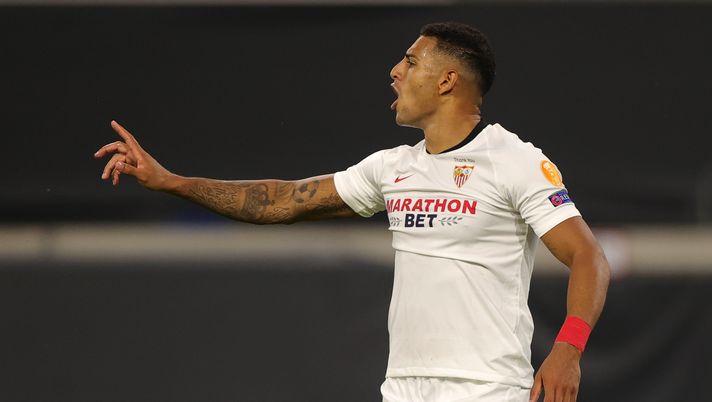 DUISBURG, GERMANY - AUGUST 11: Diego Carlos of Sevilla reacts during the UEFA Europa League Quarter Final between Wolves and Sevilla at MSV Arena on August 11, 2020 in Duisburg, Germany. (Photo by Friedemann Vogel/Pool via Getty Images) DUISBURG, GERMANY - AUGUST 11: Diego Carlos of Sevilla reacts during the UEFA Europa League Quarter Final between Wolves and Sevilla at MSV Arena on August 11, 2020 in Duisburg, Germany. (Photo by Friedemann Vogel/Pool via Getty Images)