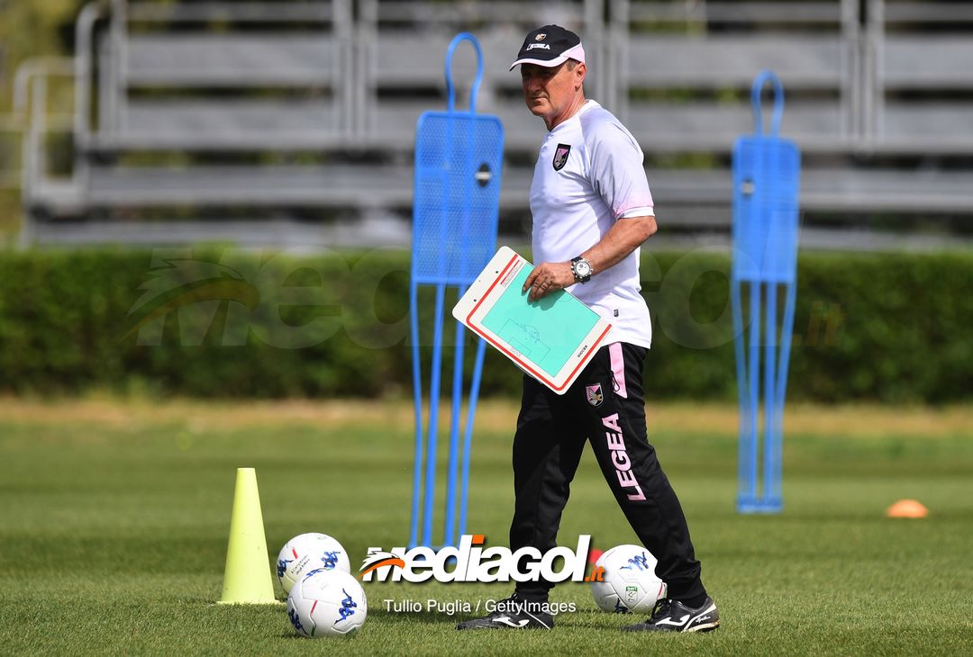  PALERMO, ITALY - APRIL 24: Delio Rossi leads a training session as new Head Coach of US Citta' di Palermo at Tenente Carmelo Onorato Sports Center on April 24, 2019 in Palermo, Italy. (Photo by Tullio M. Puglia/Getty Images) 