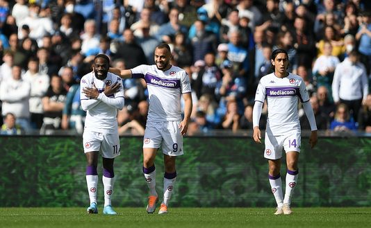 NAPLES, ITALY - APRIL 10: Jonathan Ikone of Fiorentina celebrates with Arthur Cabral after scoring their side's second goal prior to the Serie A match between SSC Napoli and ACF Fiorentina at Stadio Diego Armando Maradona on April 10, 2022 in Naples, Italy. (Photo by Francesco Pecoraro/Getty Images) NAPLES, ITALY - APRIL 10: Jonathan Ikone of Fiorentina celebrates with Arthur Cabral after scoring their side's second goal prior to the Serie A match between SSC Napoli and ACF Fiorentina at Stadio Diego Armando Maradona on April 10, 2022 in Naples, Italy. (Photo by Francesco Pecoraro/Getty Images)