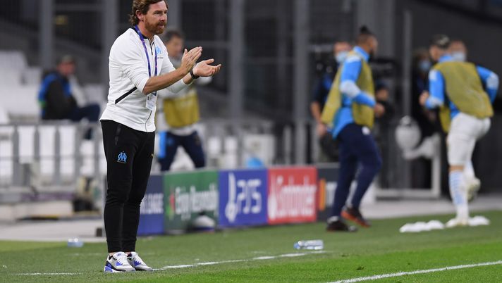 MARSEILLE, FRANCE - OCTOBER 27: Andre Villas-Boas, Head Coach of Marseille gives his team instructions during the UEFA Champions League Group C stage match between Olympique de Marseille and Manchester City at Stade Velodrome on October 27, 2020 in Marseille, France. Football Stadiums around Europe remain empty due to the Coronavirus Pandemic as Government social distancing laws prohibit fans inside venues resulting in fixtures being played behind closed doors. (Photo by Alex Caparros/Getty Images) MARSEILLE, FRANCE - OCTOBER 27: Andre Villas-Boas, Head Coach of Marseille gives his team instructions during the UEFA Champions League Group C stage match between Olympique de Marseille and Manchester City at Stade Velodrome on October 27, 2020 in Marseille, France. Football Stadiums around Europe remain empty due to the Coronavirus Pandemic as Government social distancing laws prohibit fans inside venues resulting in fixtures being played behind closed doors. (Photo by Alex Caparros/Getty Images)