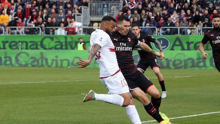 CAGLIARI, ITALY - JANUARY 11: Joao Pedro of  Cagliari in action  during the Serie A match between Cagliari Calcio and AC Milan at Sardegna Arena on January 11, 2020 in Cagliari, Italy.  (Photo by Enrico Locci/Getty Images)