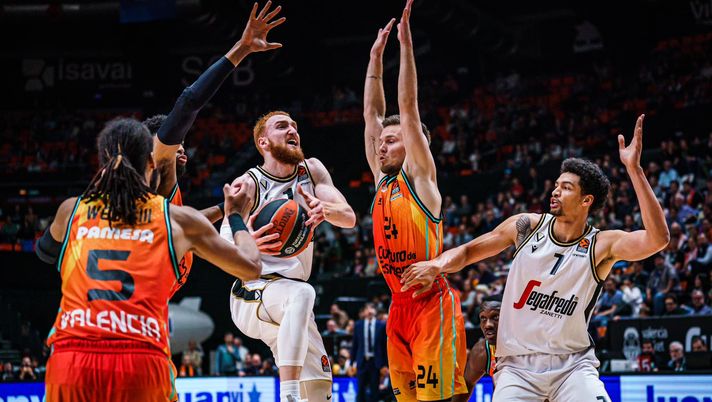 Eurolega – La Virtus cade a Valencia 79 a 68 Eurolega – La Virtus cade a Valencia 79 a 68 - immagine 1