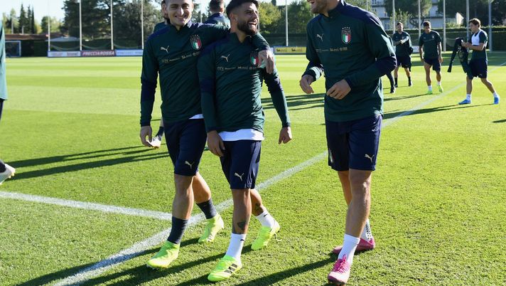FLORENCE, ITALY - OCTOBER 08:  Marco Verratti, Lorenzo Insigne and Ciro Immobile of Italy joke during an Italy training session at Centro Tecnico Federale di Coverciano on October 8, 2019 in Florence, Italy.  (Photo by Claudio Villa/Getty Images) 