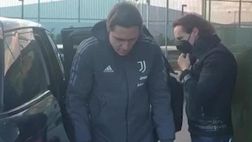 Juventus, l’arrivo di Chiesa in stampelle al J-Medical | VIDEO