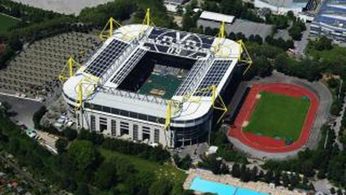 INCHIESTA PM – I 10 STADI A CUI ISPIRARSI: SIGNAL IDUNA PARK E VELTINS ARENA - immagine 1