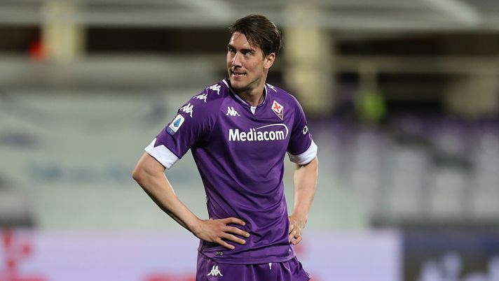 FLORENCE, ITALY - MAY 08: Dusan Vlahlvic of ACF Fiorentina looks on during the Serie A match between ACF Fiorentina and SS Lazio at Stadio Artemio Franchi on May 8, 2021 in Florence, Italy. Sporting stadiums around Italy remain under strict restrictions due to the Coronavirus Pandemic as Government social distancing laws prohibit fans inside venues resulting in games being played behind closed doors. (Photo by Gabriele Maltinti/Getty Images) FLORENCE, ITALY - MAY 08: Dusan Vlahlvic of ACF Fiorentina looks on during the Serie A match between ACF Fiorentina and SS Lazio at Stadio Artemio Franchi on May 8, 2021 in Florence, Italy. Sporting stadiums around Italy remain under strict restrictions due to the Coronavirus Pandemic as Government social distancing laws prohibit fans inside venues resulting in games being played behind closed doors. (Photo by Gabriele Maltinti/Getty Images)