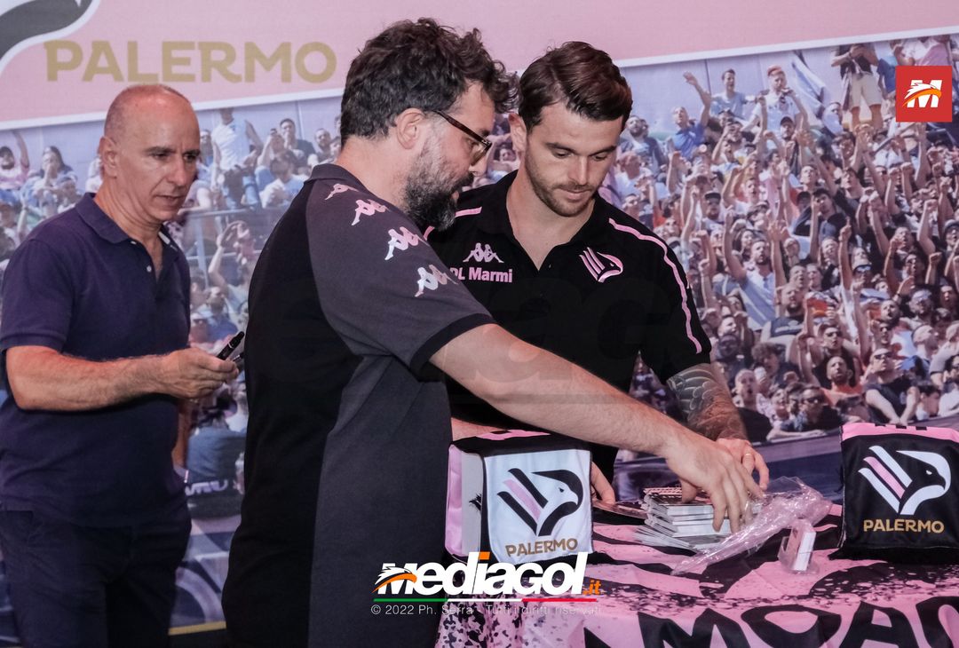 FOTO RITIRO PALERMO, Brunori e l’incontro con i tifosi al Barbera (Gallery) - immagine 24