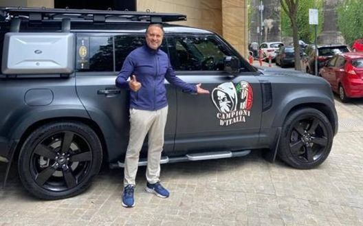 Milan, sorpresa per Cardinale: ad accoglierlo il Suv dei... 'Campioni d'Italia'