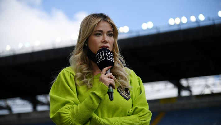 PARMA, ITALY - MARCH 14: Diletta Leotta, TV Presenter for Dazn TV speaks prior to the Serie A match between Parma Calcio and AS Roma at Stadio Ennio Tardini on March 14, 2021 in Parma, Italy. Sporting stadiums around Italy remain under strict restrictions due to the Coronavirus Pandemic as Government social distancing laws prohibit fans inside venues resulting in games being played behind closed doors. (Photo by Alessandro Sabattini/Getty Images) PARMA, ITALY - MARCH 14: Diletta Leotta, TV Presenter for Dazn TV speaks prior to the Serie A match between Parma Calcio and AS Roma at Stadio Ennio Tardini on March 14, 2021 in Parma, Italy. Sporting stadiums around Italy remain under strict restrictions due to the Coronavirus Pandemic as Government social distancing laws prohibit fans inside venues resulting in games being played behind closed doors. (Photo by Alessandro Sabattini/Getty Images)