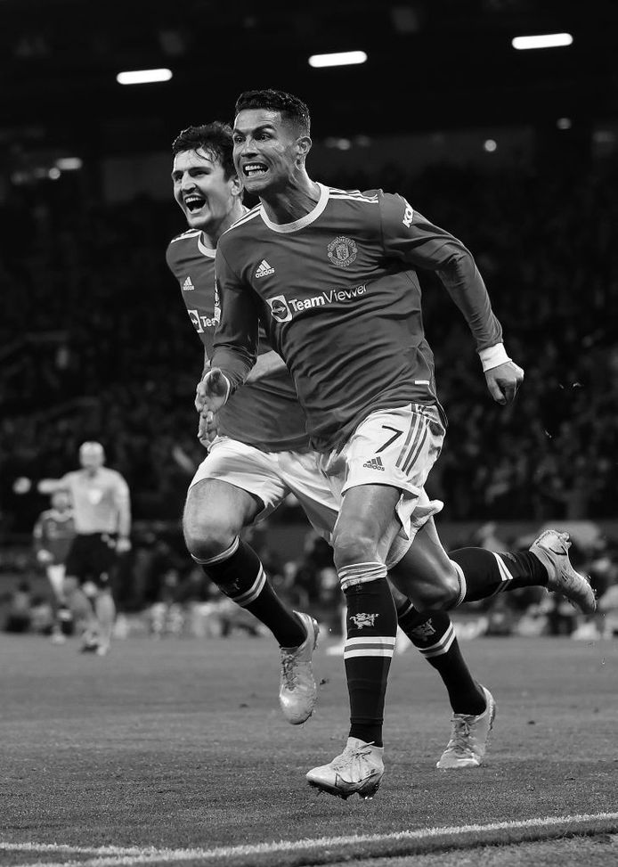 (Photo by Naomi Baker/Getty Images) Il derby della fascia di capitano United: lo sgarbo di Ronaldo a Maguire- immagine 2