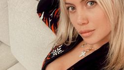 Wanda Nara, ennesimo scatto bollente: Lady Icardi posa in costume, il Lato B rapisce i fan