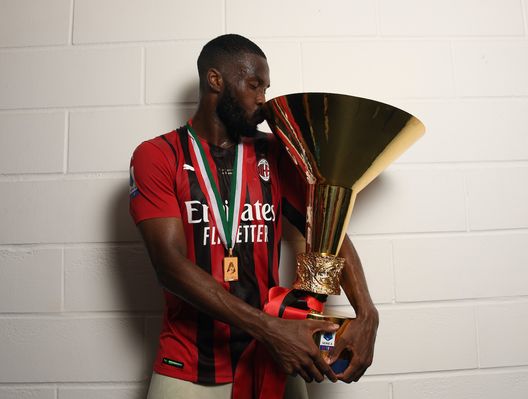FIkayo Tomori (difensore AC Milan), ha vinto uno Scudetto con i rossoneri | Milan News (Getty Images) Fikayo Tomori AC Milan