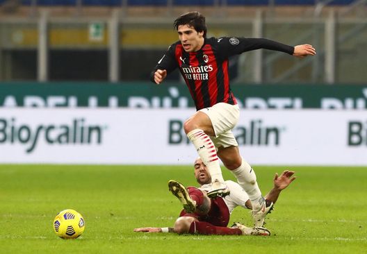 MILAN, ITALY - JANUARY 12: Sandro Tonali of A.C. Milan is challenged by Simone Zaza of Torino F.C. during the Coppa Italia match between AC Milan and Torino FC at Stadio Giuseppe Meazza on January 12, 2021 in Milan, Italy. Sporting stadiums around Italy remain under strict restrictions due to the Coronavirus Pandemic as Government social distancing laws prohibit fans inside venues resulting in games being played behind closed doors. (Photo by Marco Luzzani/Getty Images) 
