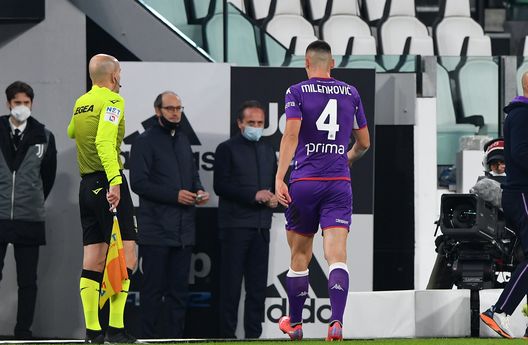 TURIN, ITALY - NOVEMBER 06: Nikola Milenkovic of ACF Fiorentina leaves the field after receiving a red card during the Serie A match between Juventus FC and ACF Fiorentina at Allianz Stadium on November 6, 2021 in Turin, Italy. (Photo by Chris Ricco/Getty Images) TURIN, ITALY - NOVEMBER 06: Nikola Milenkovic of ACF Fiorentina leaves the field after receiving a red card during the Serie A match between Juventus FC and ACF Fiorentina at Allianz Stadium on November 6, 2021 in Turin, Italy. (Photo by Chris Ricco/Getty Images)