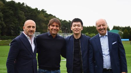 COMO, ITALY - SEPTEMBER 25:  Chief Sport Officer FC Internazionale Piero Ausilio, head coach FC Internazionale Antonio Conte, President FC Internazionale Steven Zhang Kangyang and Chief Executive Officer Sport FC Internazionale Giuseppe Marotta pose for a photo at Appiano Gentile on September 25, 2020 in Como, Italy.  (Photo by Claudio Villa - Inter/Inter via Getty Images)