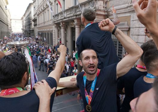 Festa Italia bus scoperto (getty images) Festa Italia bus scoperto (getty images)