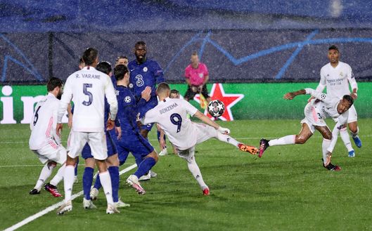 MADRID, SPAIN - APRIL 27 Karim Benzema of Real Madrid scores their side's first goal during the UEFA Champions League Semi Final First Leg match between Real Madrid and Chelsea FC at Estadio Alfredo Di Stefano on April 27, 2021 in Madrid, Spain. Sporting stadiums around Spain remain under strict restrictions due to the Coronavirus Pandemic as Government social distancing laws prohibit fans inside venues resulting in games being played behind closed doors. (Photo by Angel Martinez/Getty Images) MADRID, SPAIN - APRIL 27 Karim Benzema of Real Madrid scores their side's first goal during the UEFA Champions League Semi Final First Leg match between Real Madrid and Chelsea FC at Estadio Alfredo Di Stefano on April 27, 2021 in Madrid, Spain. Sporting stadiums around Spain remain under strict restrictions due to the Coronavirus Pandemic as Government social distancing laws prohibit fans inside venues resulting in games being played behind closed doors. (Photo by Angel Martinez/Getty Images)