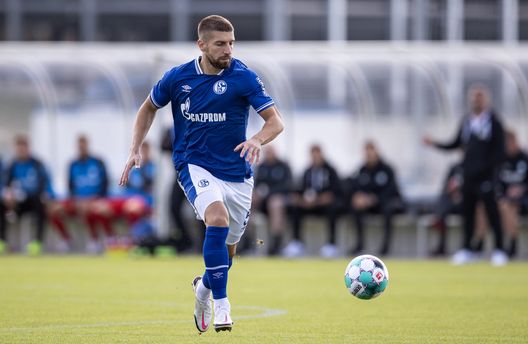 GELSENKIRCHEN, GERMANY - SEPTEMBER 05: Matija Nastasic of Schalke runs with the ball during the pre-season friendly match between FC Schalke 04 and VfL Bochum at Parkstadion on September 05, 2020 in Gelsenkirchen, Germany. (Photo by Lars Baron/Getty Images) GELSENKIRCHEN, GERMANY - SEPTEMBER 05: Matija Nastasic of Schalke runs with the ball during the pre-season friendly match between FC Schalke 04 and VfL Bochum at Parkstadion on September 05, 2020 in Gelsenkirchen, Germany. (Photo by Lars Baron/Getty Images)