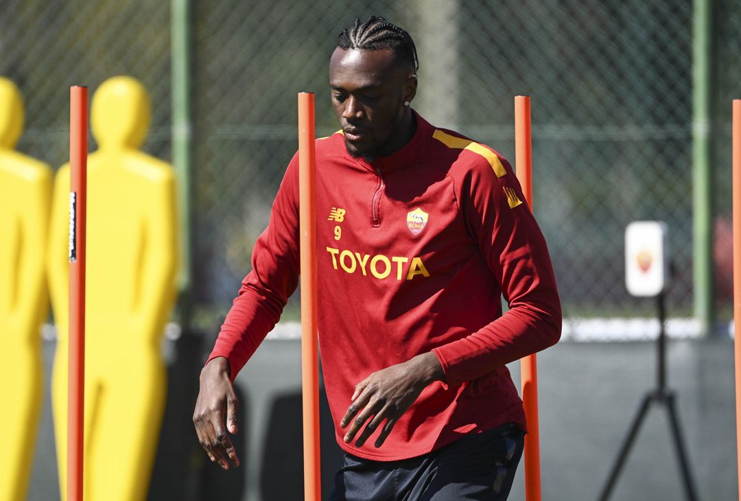 La Roma corre in vista del Torino sotto gli occhi di Pinto e Mourinho – FOTO GALLERY - immagine 10