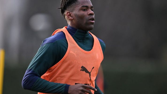 FLORENCE, ITALY - JANUARY 26: Caleb Okoli of Italy in action during a Italy training session at Centro Tecnico Federale di Coverciano on January 26, 2022 in Florence, Italy. (Photo by Claudio Villa/Getty Images) Scommesse per la prima giornata e per l’asta al fantacalcio: occasioni e idee low cost- immagine 1