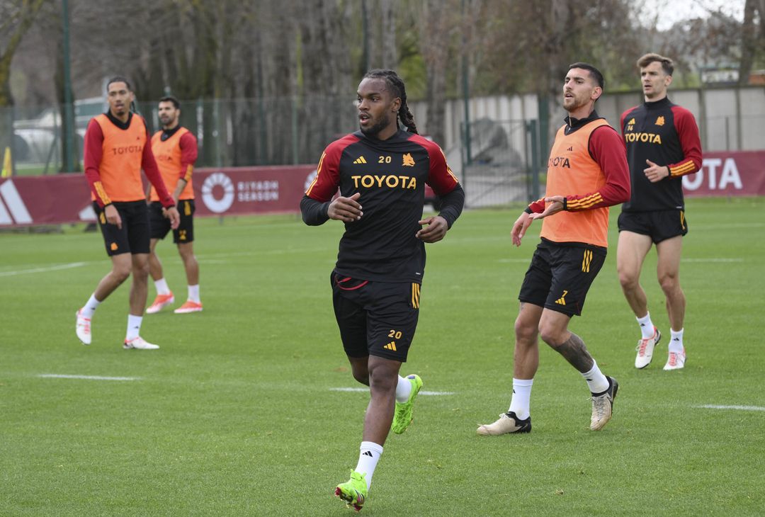 Roma, la ripresa degli allenamenti in vista del derby – FOTOGALLERY - immagine 29