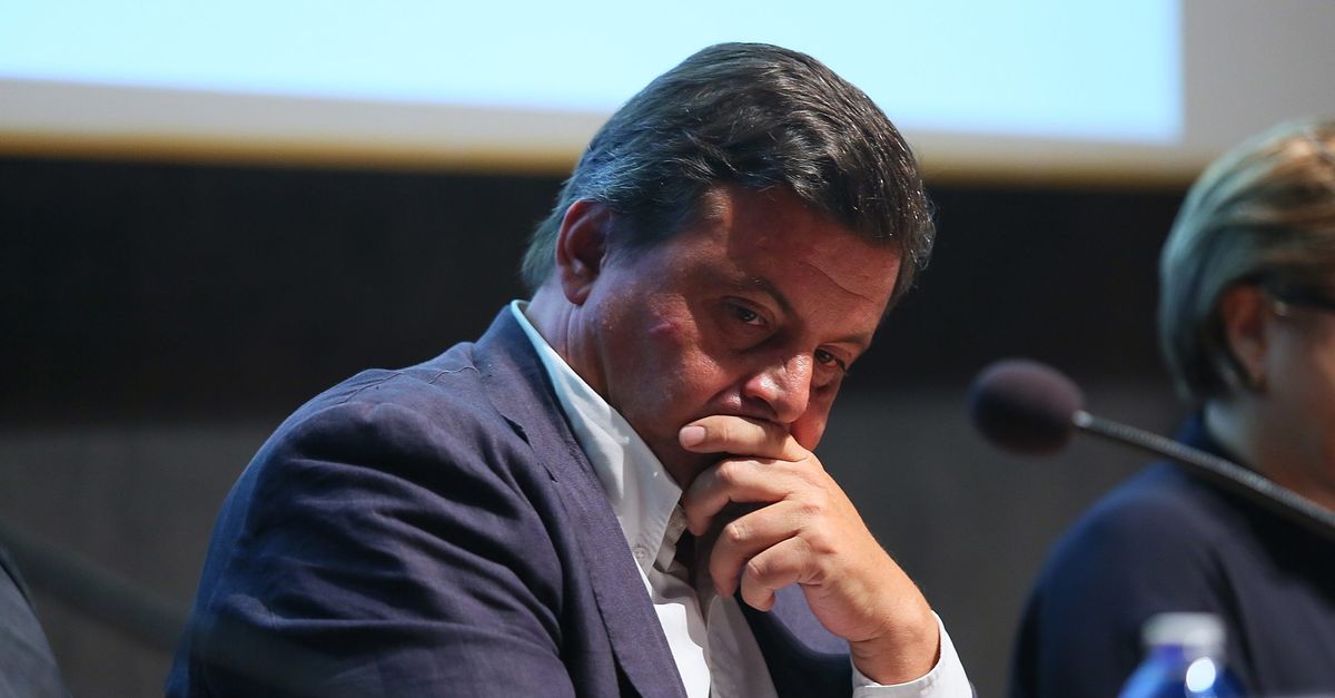 Spuntano vecchi tweet di Calenda sui laziali, lui risponde dicendo che… Cittaceleste.it Spuntano vecchi tweet di Calenda sui laziali, lui risponde dicendo che… Cittaceleste.it