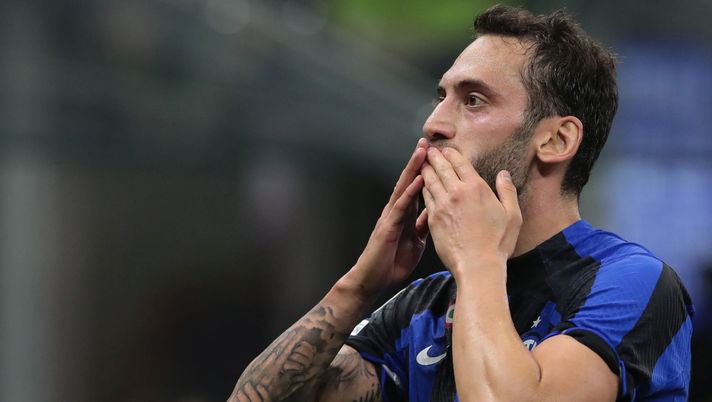 Inter, fissato l’appuntamento con l’agente di Calhanoglu. Rinnovo? Sì, ma a cifre diverse - immagine 1