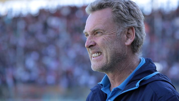 CREMONA, ITALY - OCTOBER 08:  Ternana Calcio coach Sandro Pochesci looks on before the Serie B match between US Cremonese and Ternana Calcio at Stadio Giovanni Zini on October 8, 2017 in Cremona, Italy.  (Photo by Emilio Andreoli/Getty Images) 