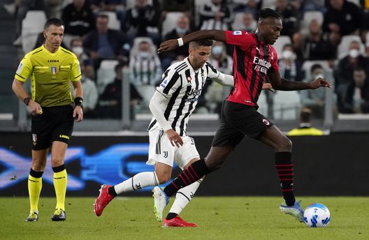 Leao a duello con Bentancur Leao a duello con Bentancur