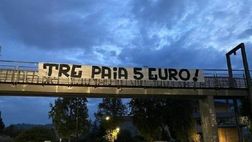 Pidocchi e venditori di calzoni: Salerno e il derby, striscioni duri contro i napoletani