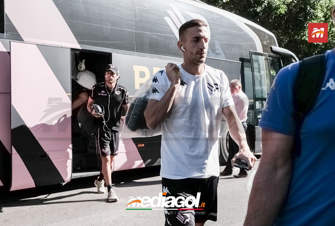 FOTO RITIRO PALERMO, gli uomini di Baldini arrivano in palestra (Gallery)- immagine 1