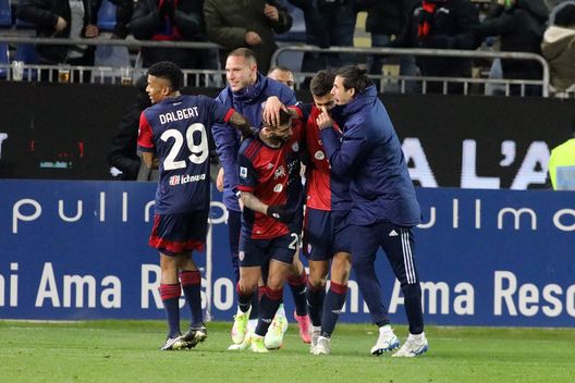 CAGLIARI, ITALY - JANUARY 11: Gaston Pereiro of Cagliari celebrates his goal of 2-1 during the Serie A match between Cagliari Calcio v Bologna FC at Sardegna Arena on January 11, 2022 in Cagliari, Italy. (Photo by Enrico Locci/Getty Images) CAGLIARI, ITALY - JANUARY 11: Gaston Pereiro of Cagliari celebrates his goal of 2-1 during the Serie A match between Cagliari Calcio v Bologna FC at Sardegna Arena on January 11, 2022 in Cagliari, Italy. (Photo by Enrico Locci/Getty Images)