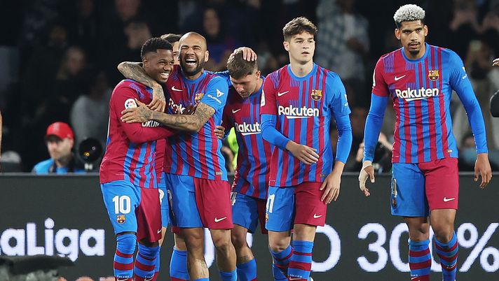 SYDNEY, AUSTRALIA - MAY 25: Ansu Fati of FC Barcelona celebrates scoring a goal with teammate Dani Alves of FC Barcelona during the match between FC Barcelona and the A-League All Stars at Accor Stadium on May 25, 2022 in Sydney, Australia. (Photo by Mark Metcalfe/Getty Images) Lo Spezia tenta un colpaccio: un giocatore del Barcellona si propone - immagine 1