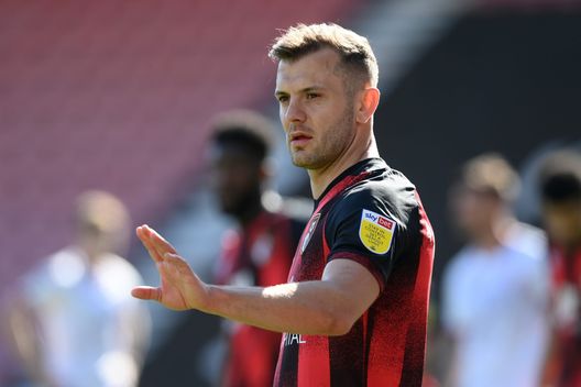 BOURNEMOUTH, ENGLAND - APRIL 02: Jack Wilshere of Bournemouth looks on during the Sky Bet Championship match between AFC Bournemouth and Middlesbrough at Vitality Stadium on April 02, 2021 in Bournemouth, England. Sporting stadiums around the UK remain under strict restrictions due to the Coronavirus Pandemic as Government social distancing laws prohibit fans inside venues resulting in games being played behind closed doors. (Photo by Mike Hewitt/Getty Images) Wilshere lascia. “Ho vissuto un sogno, è stato un privilegio”: futuro da allenatore under 18 all’Arsenal - immagine 1