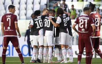  TURIN, ITALY - JULY 04: Cristiano Ronaldo of Juventus celebrates with teammates after scoring his team's third goal during the Serie A match between Juventus and Torino FC at Allianz Stadium on July 04, 2020 in Turin, Italy. (Photo by Filippo Alfero - Juventus FC/Juventus FC via Getty Images)