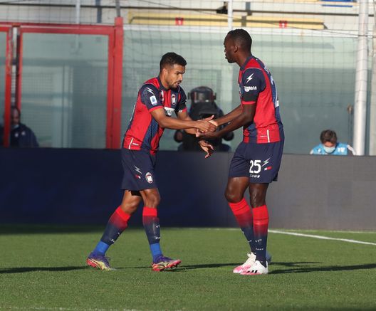 CROTONE, ITALY - DECEMBER 12: Junior Messias of Crotone celebrates after scoring his team's opening goal during Serie A match between FC Crotone and Spezia Calcio at Stadio Comunale Ezio Scida on December 12, 2020 in Crotone, Italy. (Photo by Maurizio Lagana/Getty Images) CROTONE, ITALY - DECEMBER 12: Junior Messias of Crotone celebrates after scoring his team's opening goal during Serie A match between FC Crotone and Spezia Calcio at Stadio Comunale Ezio Scida on December 12, 2020 in Crotone, Italy. (Photo by Maurizio Lagana/Getty Images)