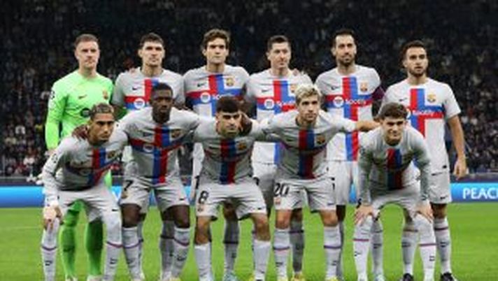 MILAN, ITALY - OCTOBER 04: FC Barcelona players pose for a photo prior to the UEFA Champions League group C match between FC Internazionale and FC Barcelona at San Siro Stadium on October 04, 2022 in Milan, Italy. (Photo by Marco Luzzani/Getty Images) Infortunio a San Siro, Barcellona: Christensen salta il Clasico di Madrid - immagine 1